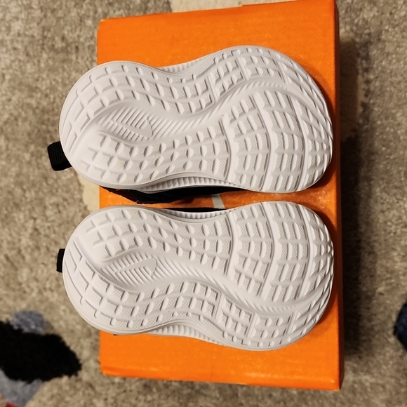 NIKE Downshifter 11 size 2C - Picture 3 of 6